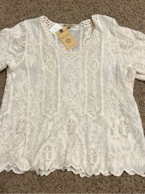 Democracy Cream Lace V-Neck Peasant Blouse
